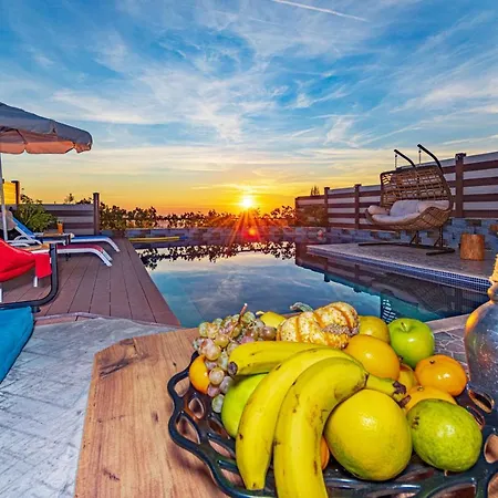 Mert - 1 Bedroom With Jacuzzi In Kalkan Κας